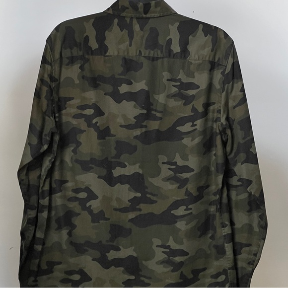 Banana Republic Untucked Slim Fit Camo Button Down - Picture 4 of 4
